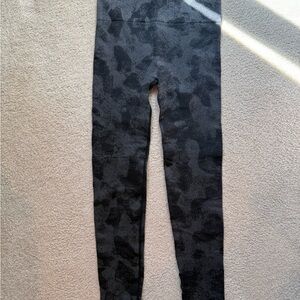 Women's Seamless Black Camouflage Leggings NWOT